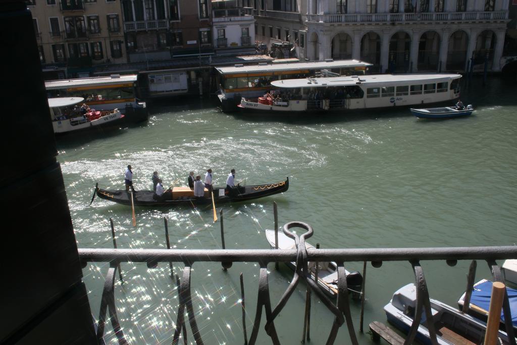 Hotel Magic Rialto Venecia Habitación foto